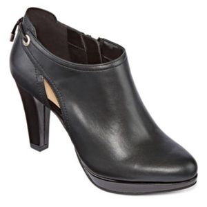 *NIB* Liz Claiborne Booties Size 8